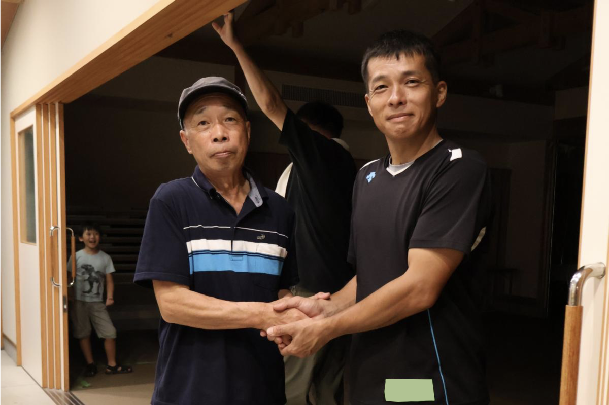西村会長と意気投合する姿